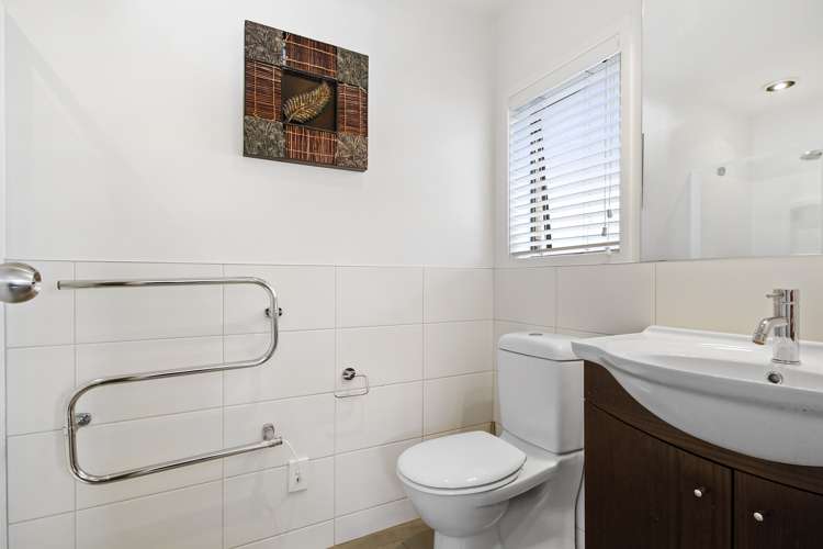 1/1 Finlow Drive Te Atatu South_9