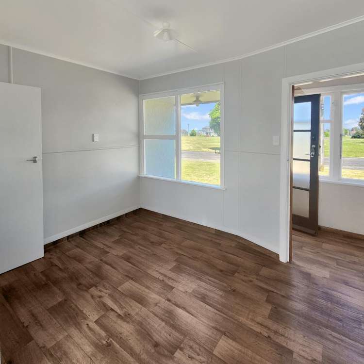 32 Devon Crescent 10985_1