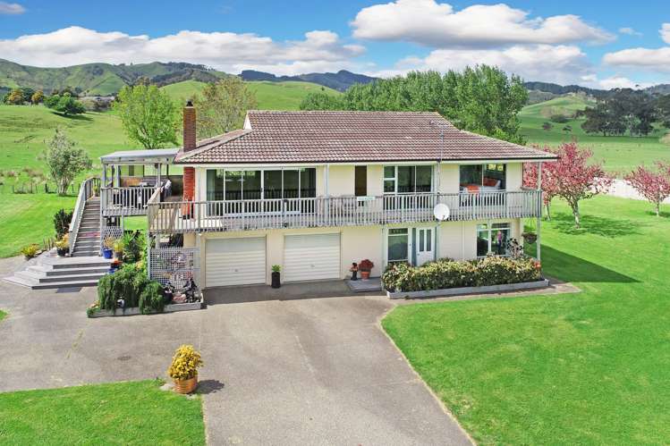 32 Kawakawa Bay Coast Road Kawakawa Bay_0