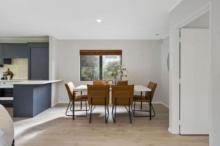 33a Apirana Avenue,_5