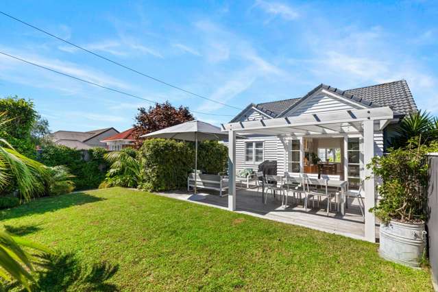 Perfectly positioned family retreat