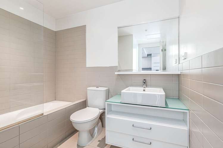 607/18 Beach Road Auckland Central_8