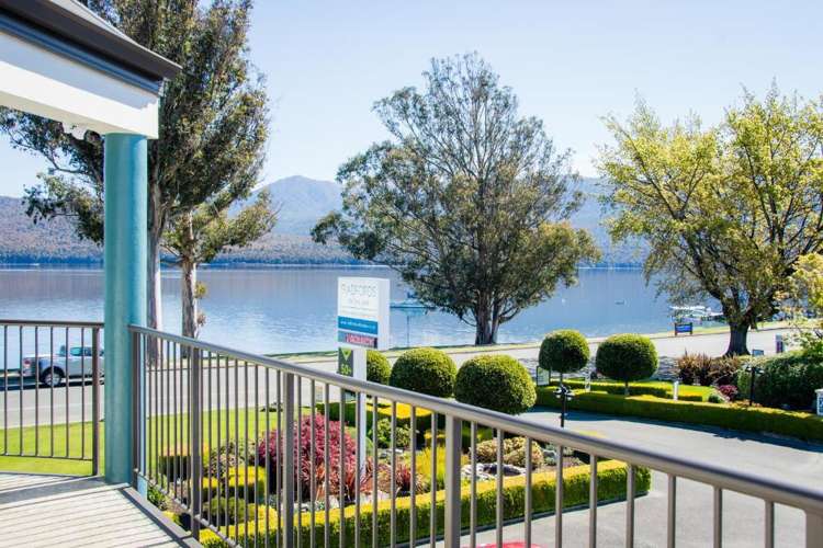 56 Lakefront Drive Te Anau_1