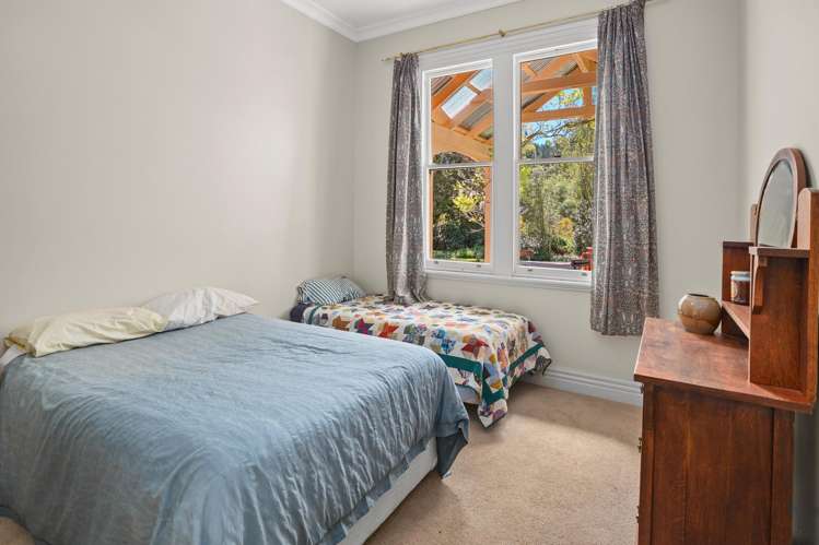 697 Leader Road East Parnassus_14