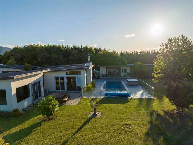 354 Bridge Valley Road Wakefield_17