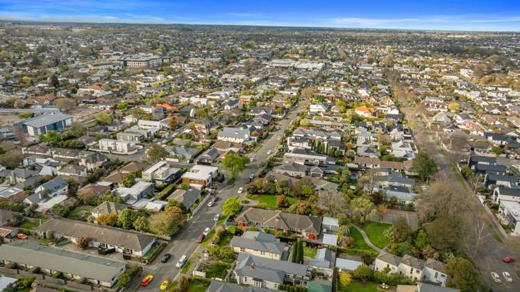 2/36 Office Road Merivale_13