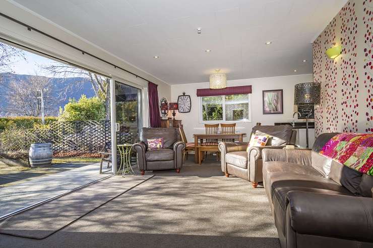 The two-bedroom cottage on Kent St, in Arrowtown, sold under the hammer for <img.735m after competitive bidding. Photo / Supplied