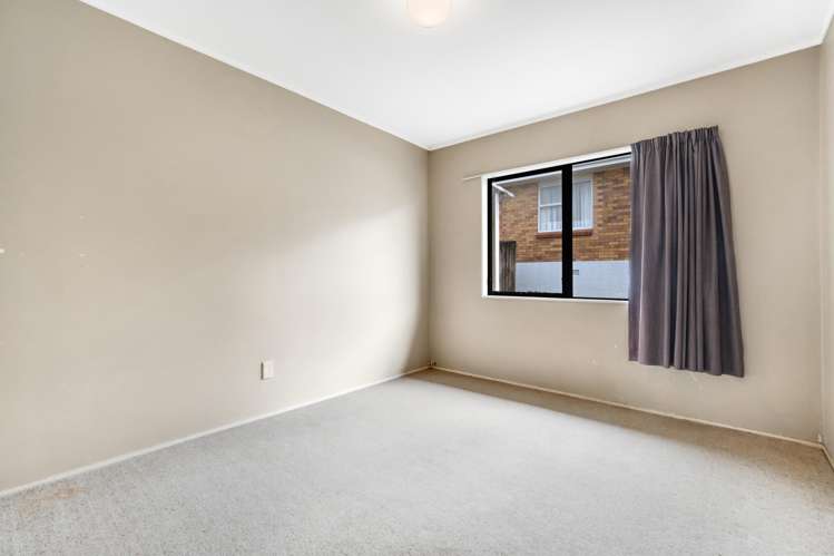 2/78 Mountain Road Mangere Bridge_11