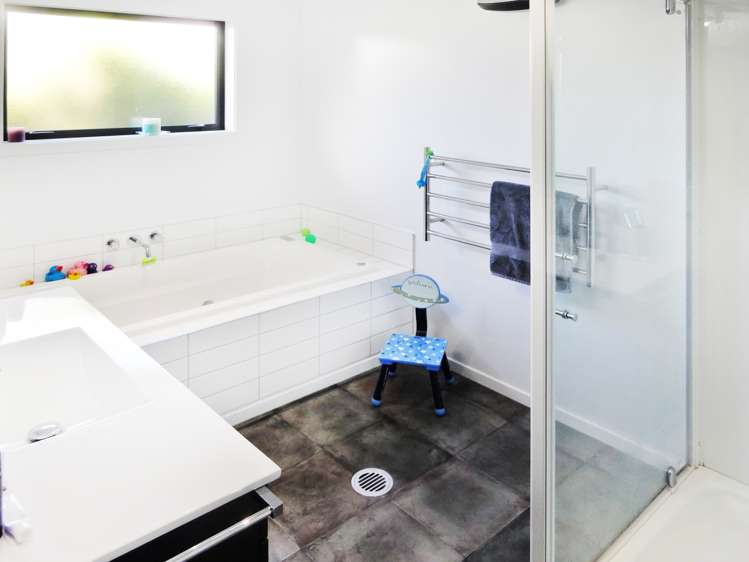 8 Lochburn Avenue Glenorchy_13