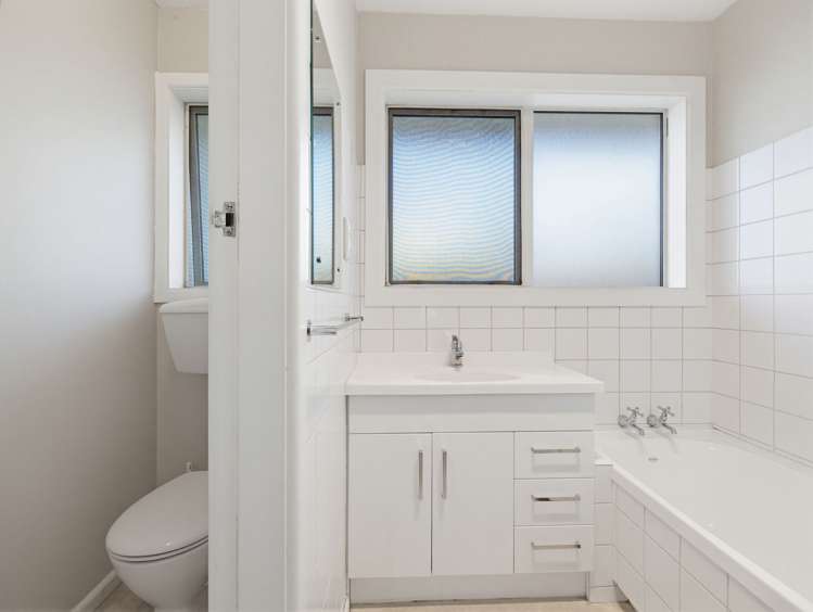 2/9 Lombard Place Avonhead_17