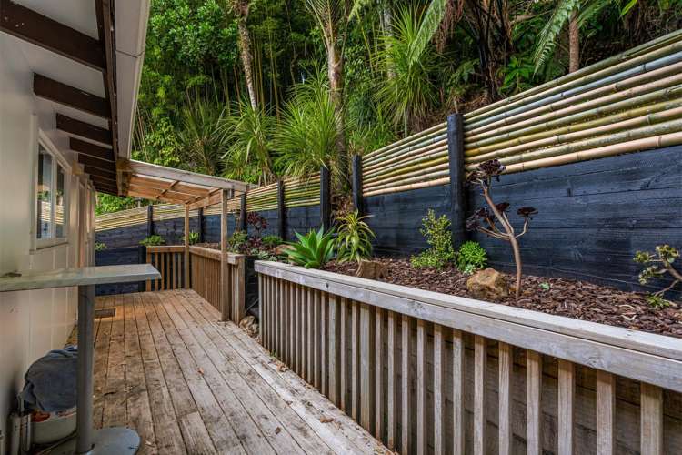 894 West Coast Road Waiatarua_14