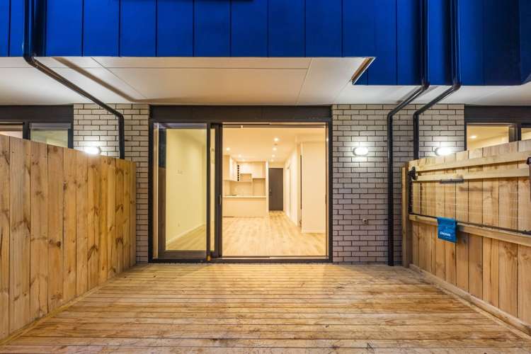 Unit E/38 Cascades Road Pakuranga Heights_1