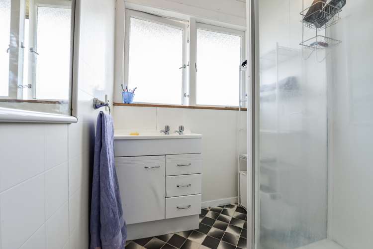 142 Tuhikaramea Road Dinsdale_21