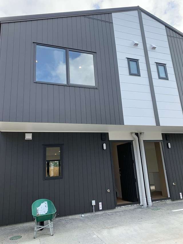 Stunning 3BR Townhouse in Henderson!