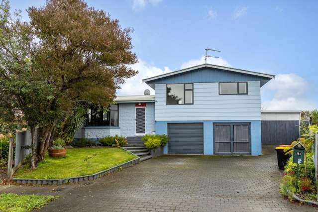 Spacious & Sunny Family Living in a quiet Redwoodtown Cul de Sac