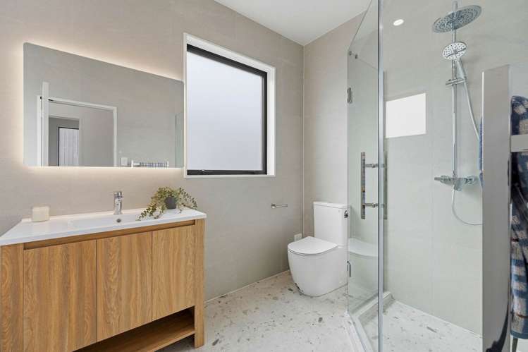 19 & 25 Wira Lane Silverdale_17