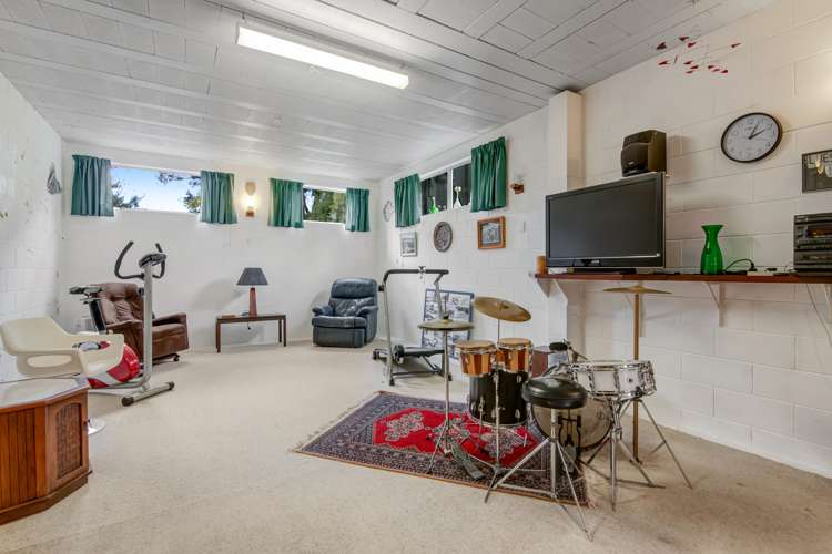 23 Roberts Road Matakatia_13