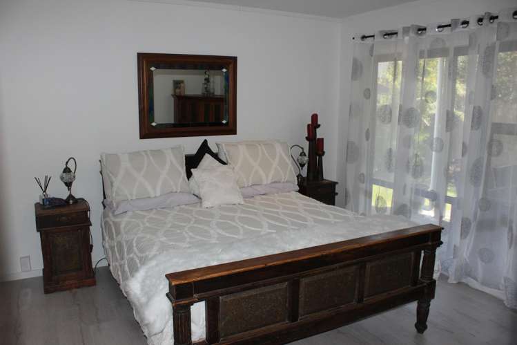 137 The Fairway Matarangi_16