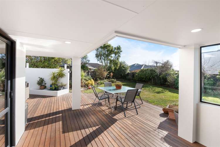 9 Travis Country Drive Burwood_12