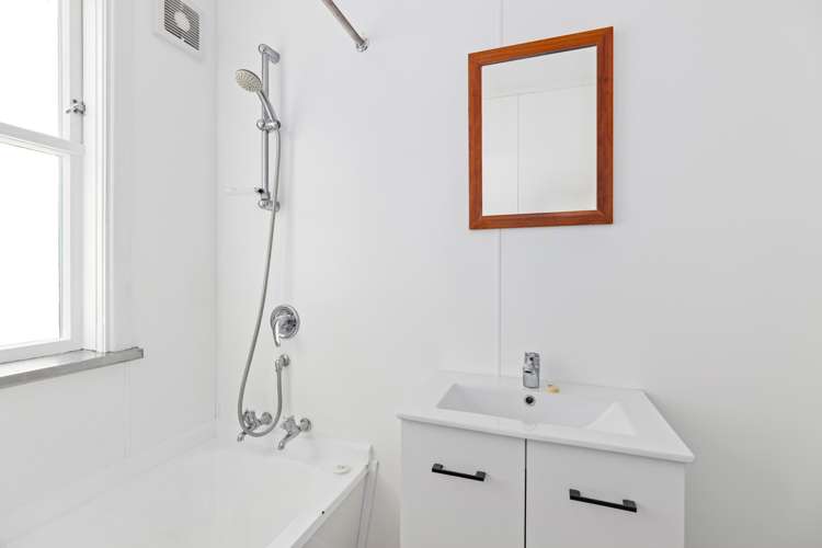 8 Totara Road Miramar_8