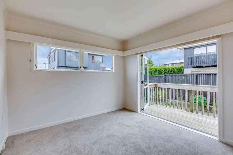 2/7 Lydia Avenue Northcote_9