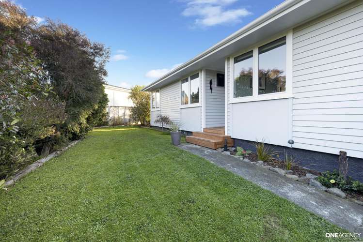 22 Bartlett Grove Tawa_19