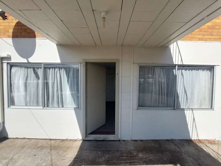 2/90 Kenderdine Road 10695_7