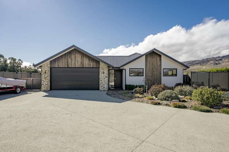 16 Pegasus Court, Mount Pisa_0