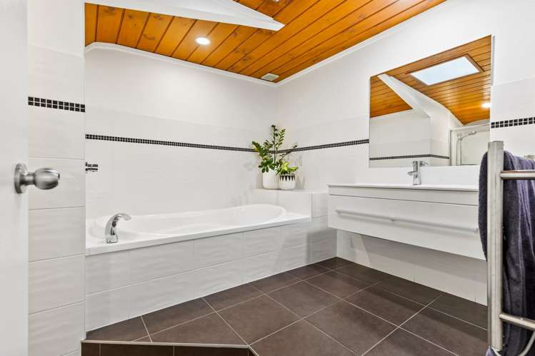 15a Whangaparaoa Road Red Beach_19