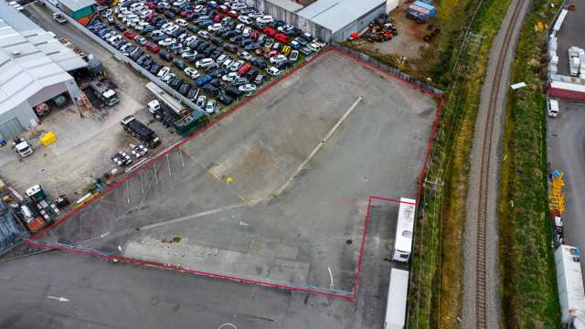 Huge 2,729sqm industrial yard for lease