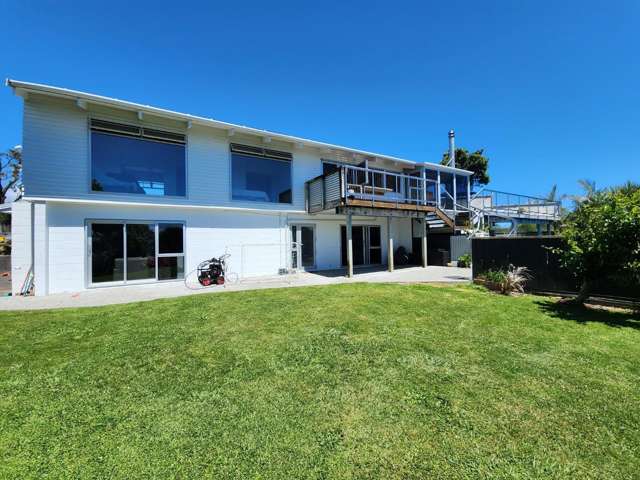 Large Family Home-Salt Water pool and Scenic Views