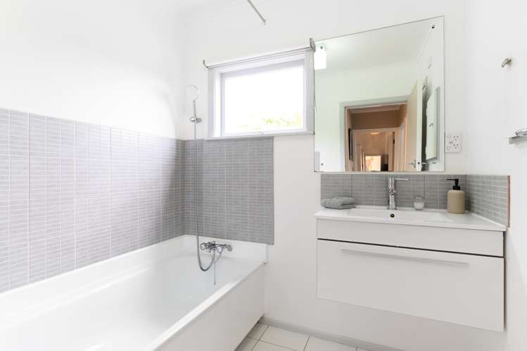 1/12 Munstead Place Hillcrest_10