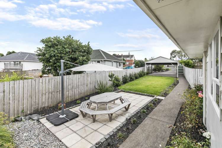 21a Coates Crescent Panmure_12
