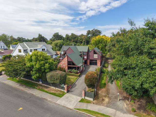 Sophisticated Family Haven in Prime Locale