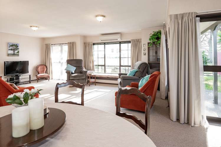 914 Willowpark Road North Mayfair_10