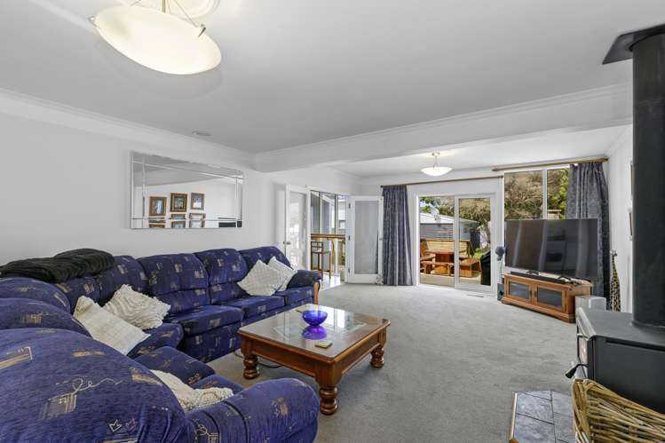17 Burden Avenue Wainuiomata_5