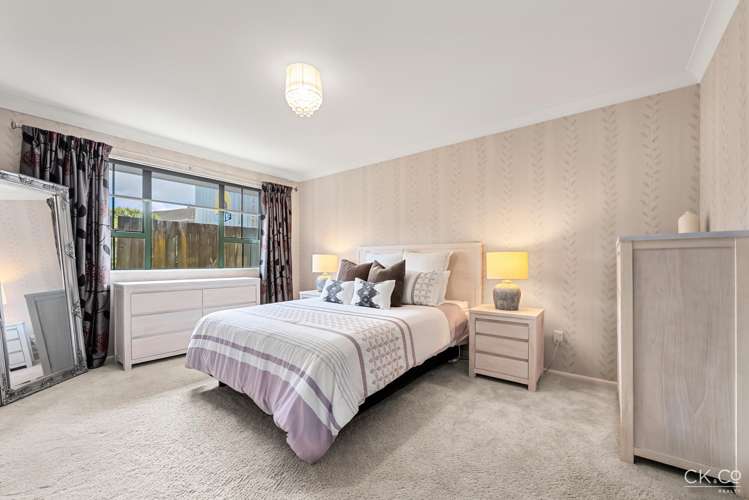 2/118 Whites Line East Waiwhetu_10