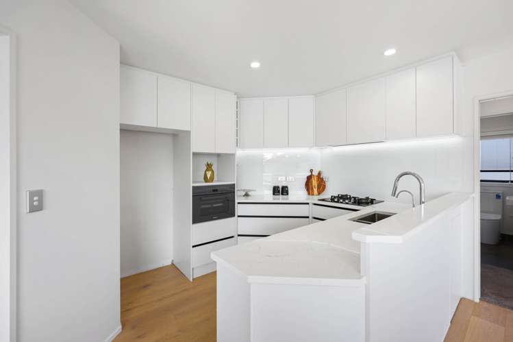 2/30 Eastern Beach Road Eastern Beach_11