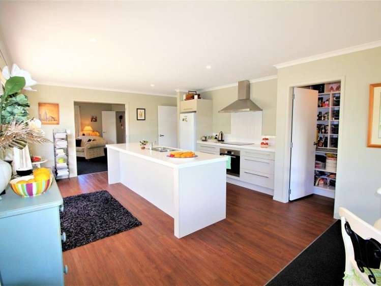 37 Plescher Crescent Leamington_19