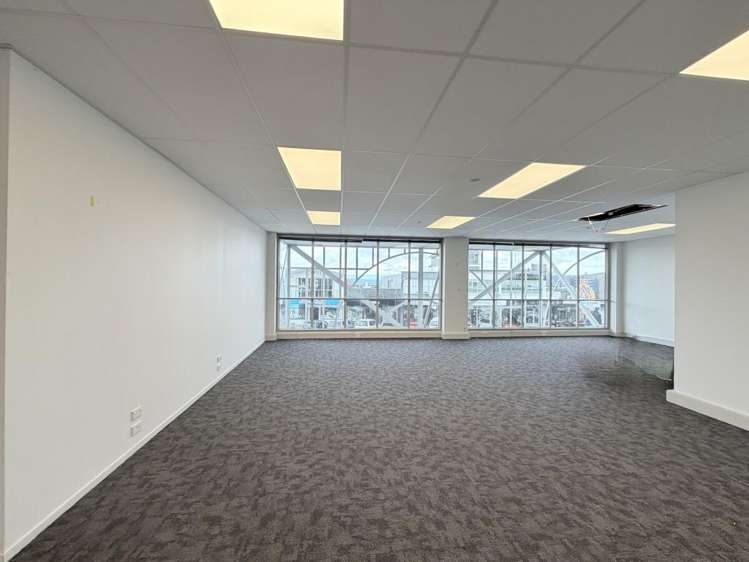 12-26 Te Heuheu Street Town Centre_11