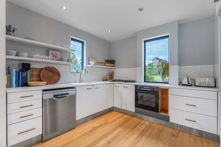 2 Te Makiri Road Onetangi_23