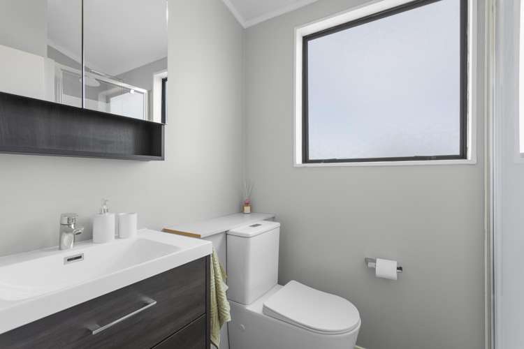 2/24 Leven Lane Totara Heights_13