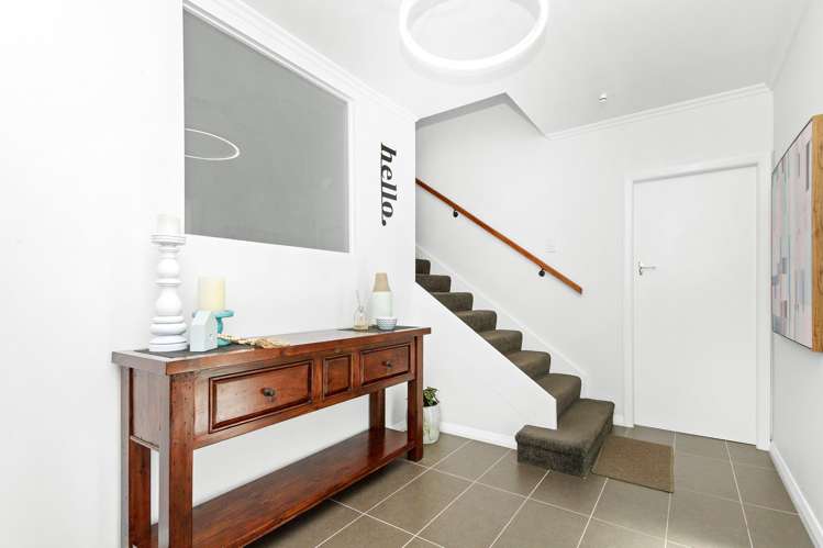 37 Sunrise Boulevard Tawa_17