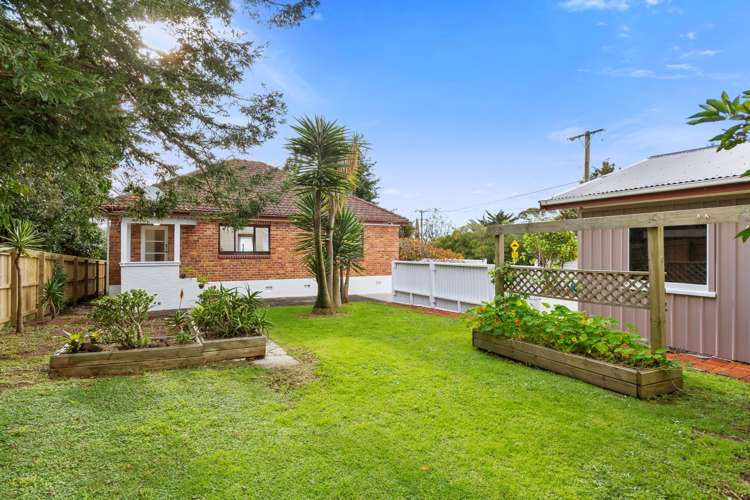 346 Glengarry Road Glen Eden_14