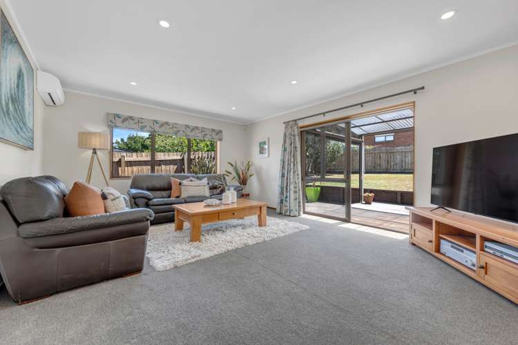 54 Channing Crescent Botany Downs_9