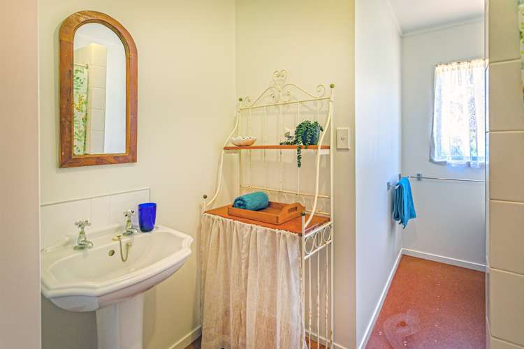 35 Michelle Lane Hahei_15