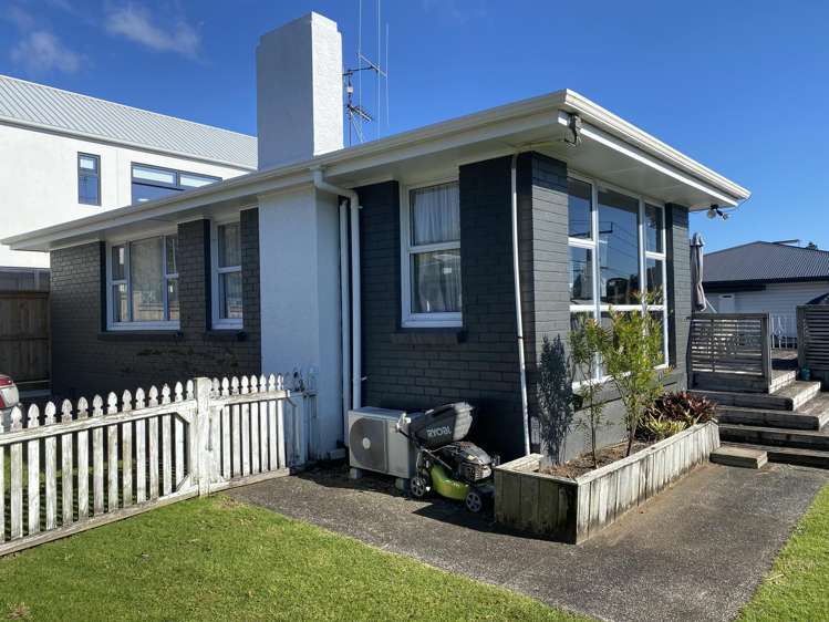 1 Upland Street Brookfield_9