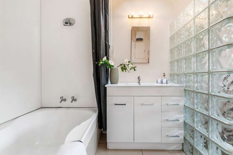 24A & 24B Picton Street Freemans Bay_14