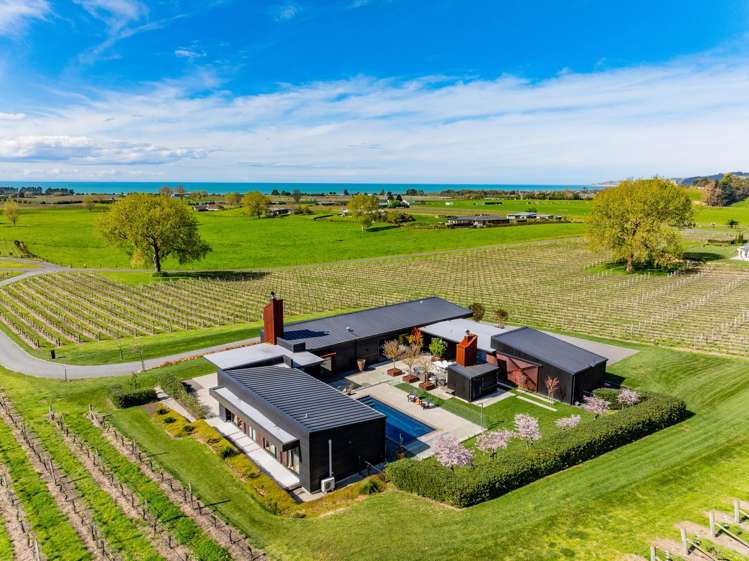 25 Side Road Haumoana_13