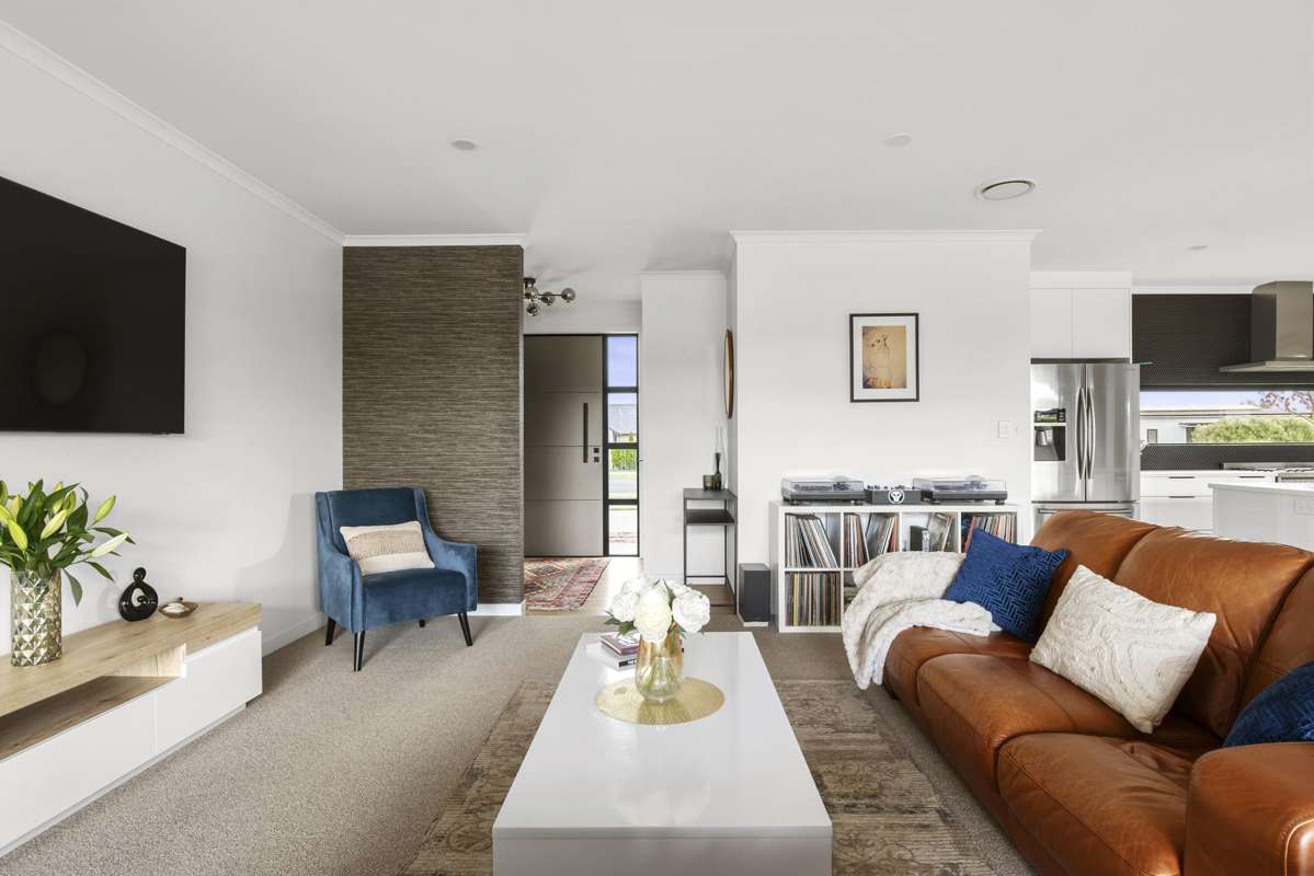 42 Alan Livingston Drive_4